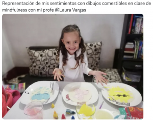 Emily Gabriela mostrándonos sus sentimientos en dibujos comestibles.